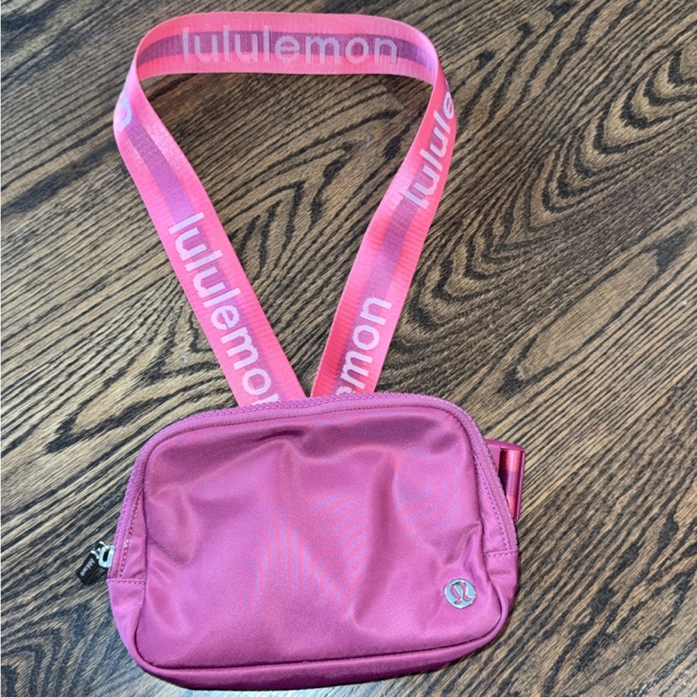 Great condition Lululemon Belt Bag